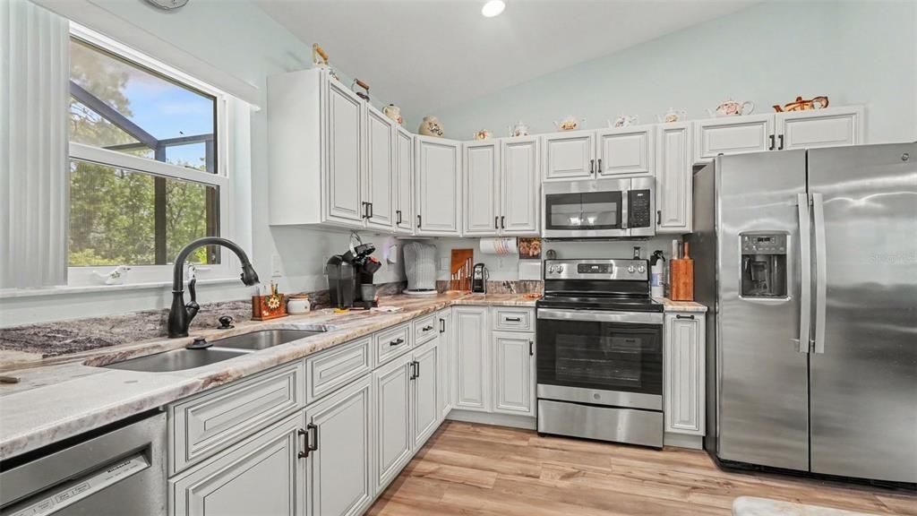 For Sale: $325,000 (3 beds, 2 baths, 1652 Square Feet)