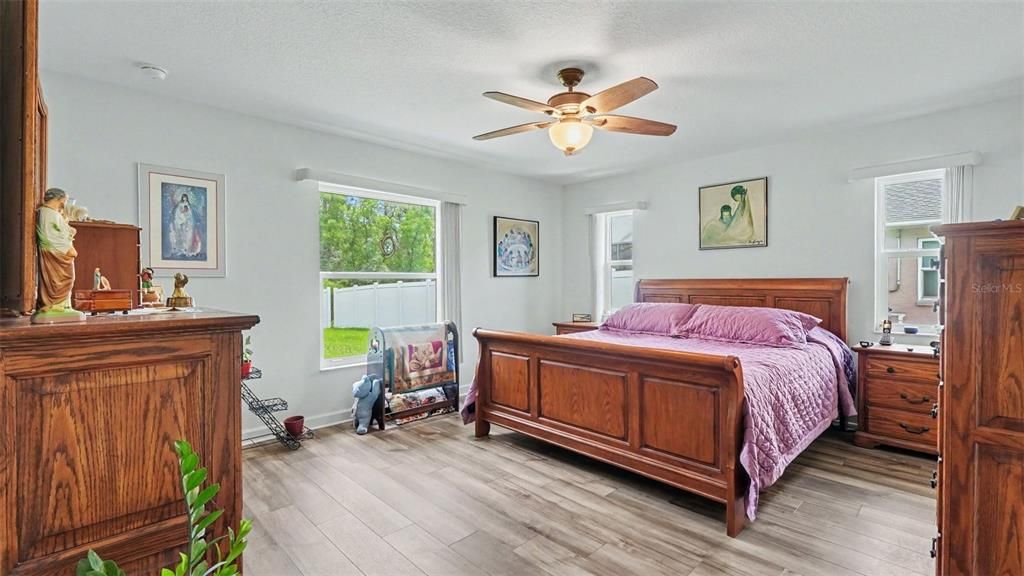 For Sale: $325,000 (3 beds, 2 baths, 1652 Square Feet)