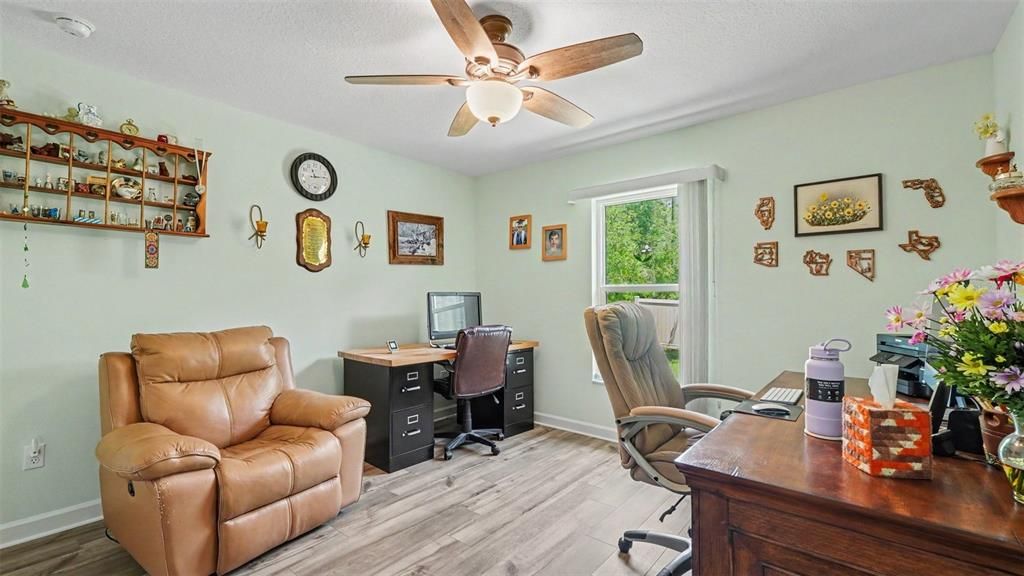 For Sale: $325,000 (3 beds, 2 baths, 1652 Square Feet)