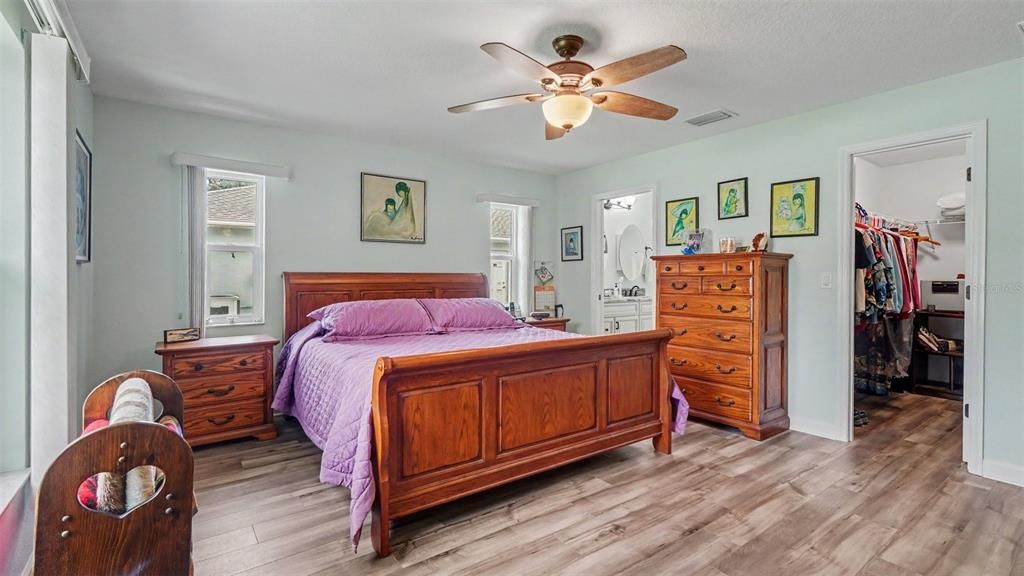 For Sale: $325,000 (3 beds, 2 baths, 1652 Square Feet)