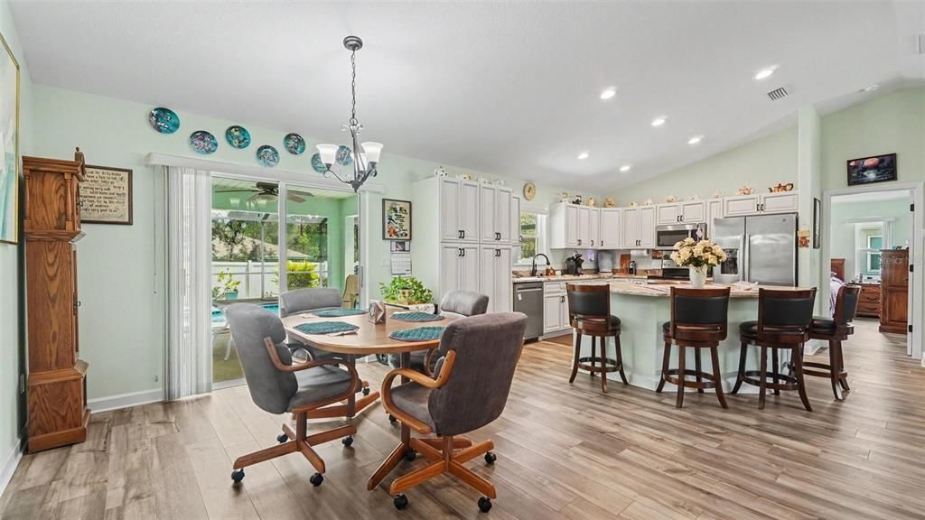 For Sale: $325,000 (3 beds, 2 baths, 1652 Square Feet)