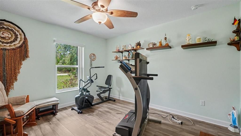 For Sale: $325,000 (3 beds, 2 baths, 1652 Square Feet)