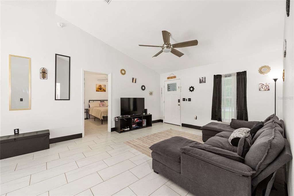 For Sale: $255,000 (3 beds, 2 baths, 1140 Square Feet)