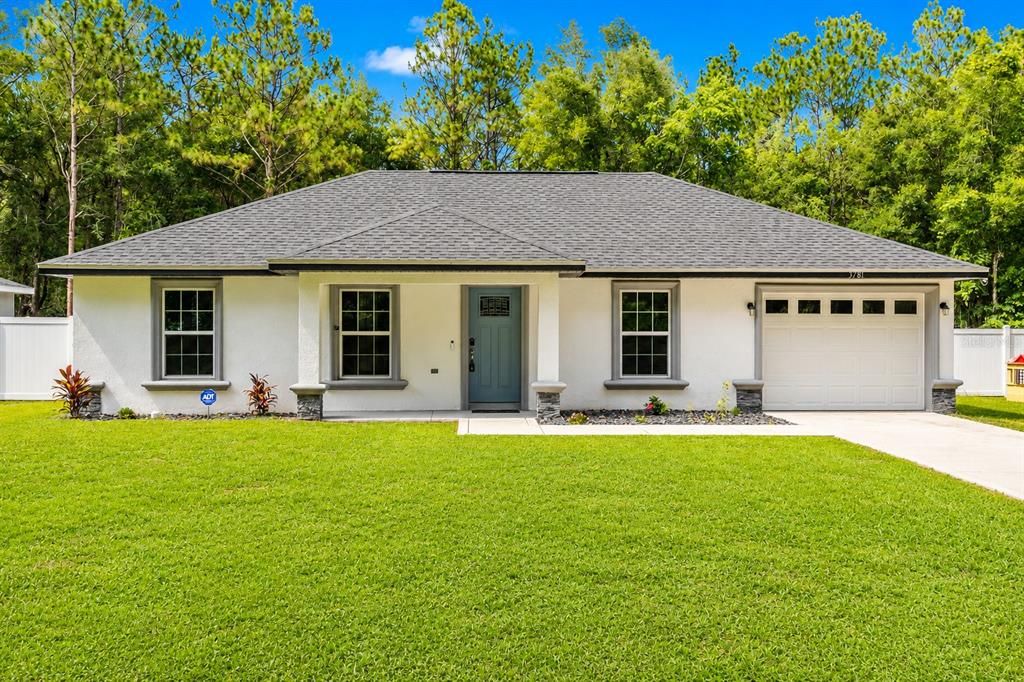 For Sale: $255,000 (3 beds, 2 baths, 1140 Square Feet)