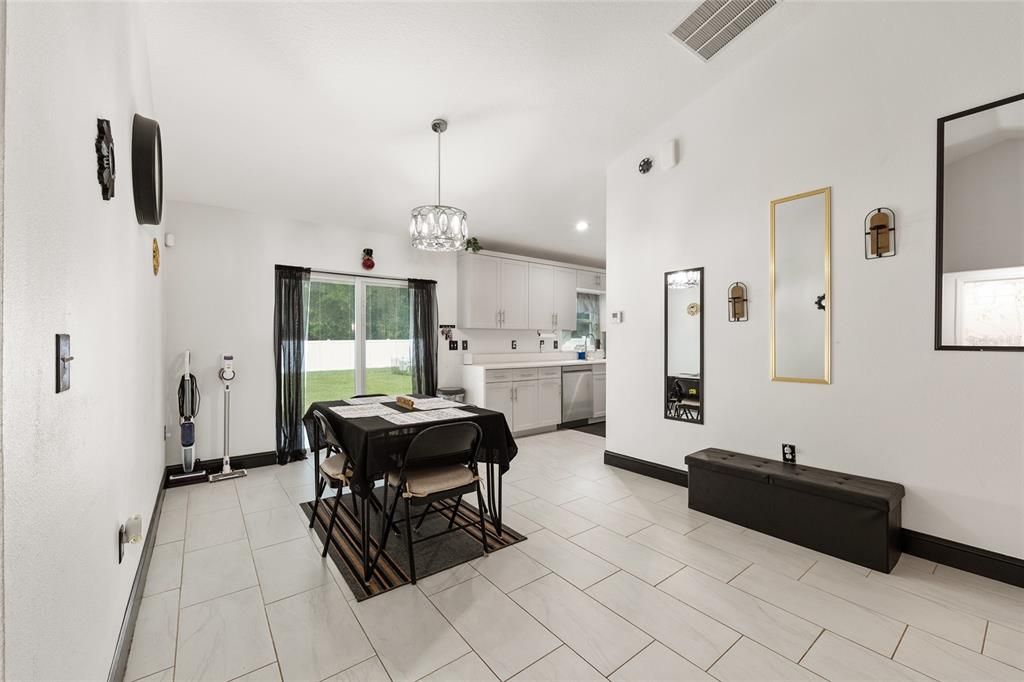 For Sale: $255,000 (3 beds, 2 baths, 1140 Square Feet)