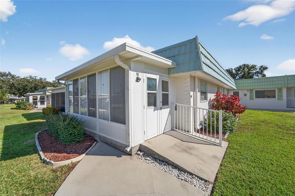 For Rent: $1,800 (2 beds, 2 baths, 1104 Square Feet)