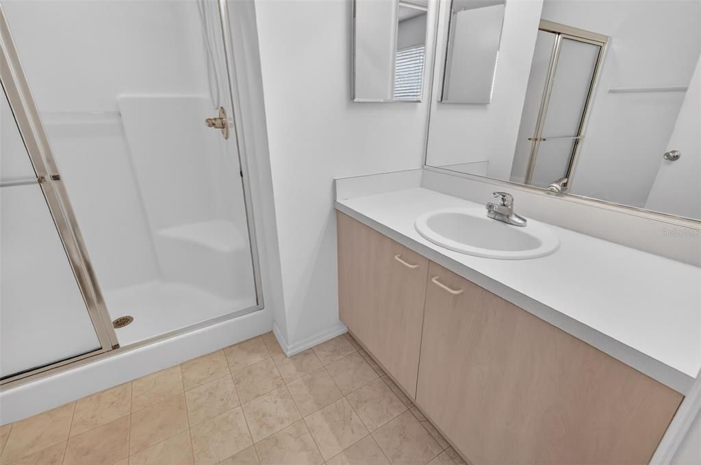На продажу: $215,000 (2 спален, 2 ванн, 1167 Квадратных фут)