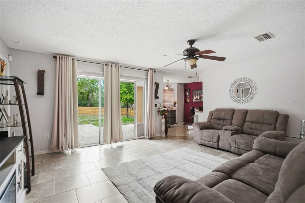 En Venta: $305,000 (3 camas, 2 baños, 1736 Pies cuadrados)