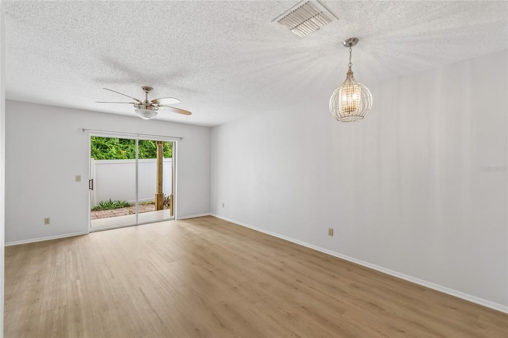 En Venta: $215,000 (2 camas, 2 baños, 1056 Pies cuadrados)