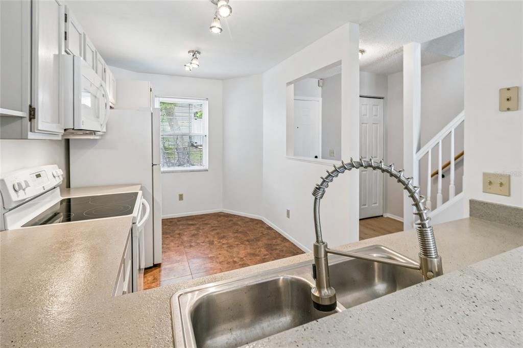 En Venta: $215,000 (2 camas, 2 baños, 1056 Pies cuadrados)