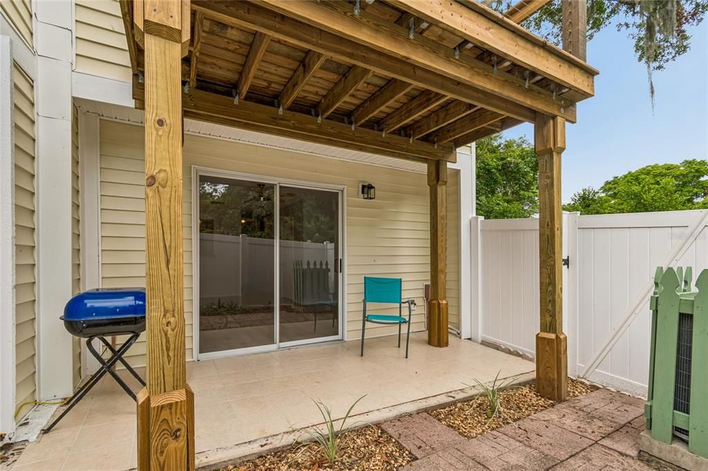 En Venta: $215,000 (2 camas, 2 baños, 1056 Pies cuadrados)