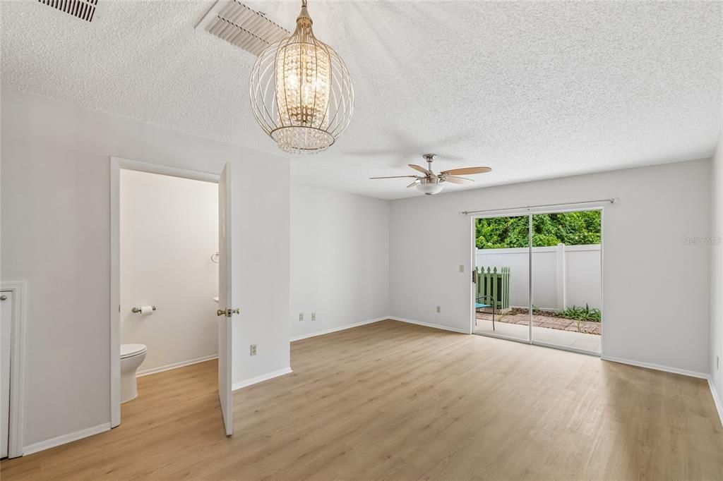 En Venta: $215,000 (2 camas, 2 baños, 1056 Pies cuadrados)
