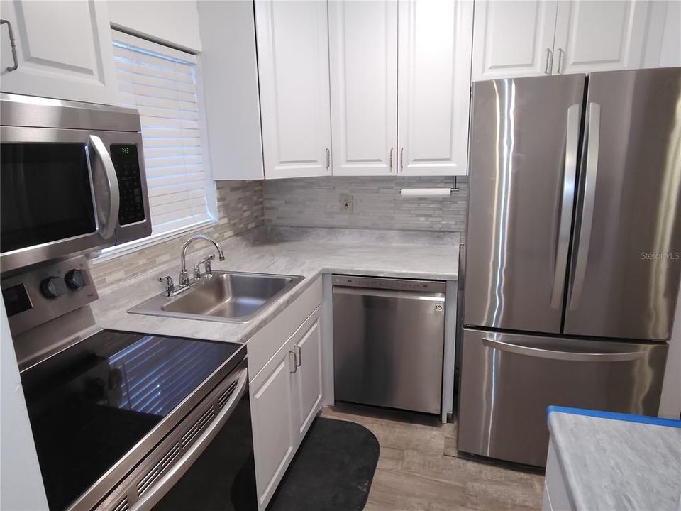 For Rent: $1,150 (2 beds, 1 baths, 744 Square Feet)