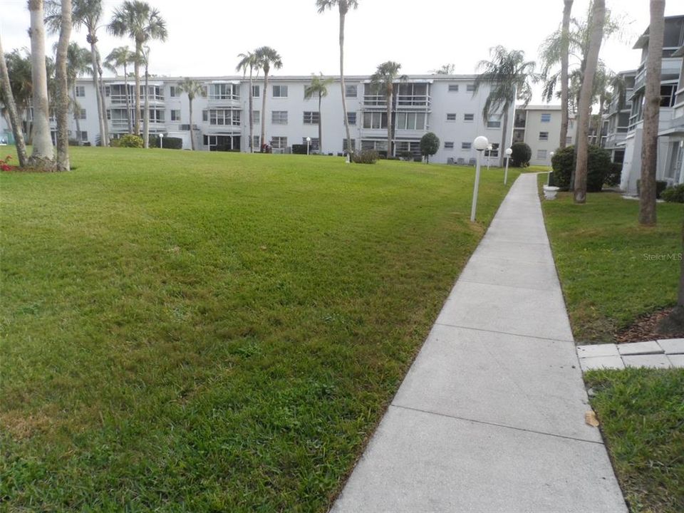 For Rent: $1,150 (2 beds, 1 baths, 744 Square Feet)