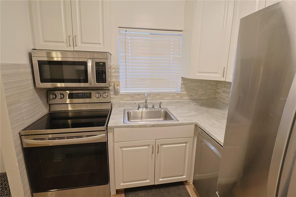 For Rent: $1,150 (2 beds, 1 baths, 744 Square Feet)