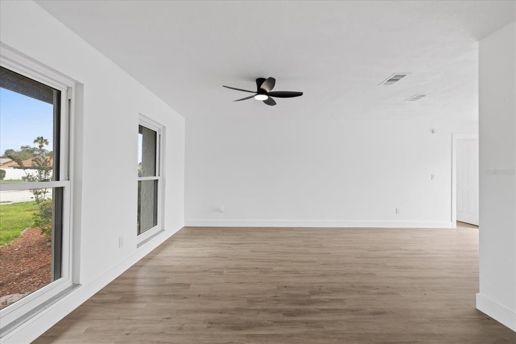 For Sale: $517,900 (4 beds, 2 baths, 1702 Square Feet)