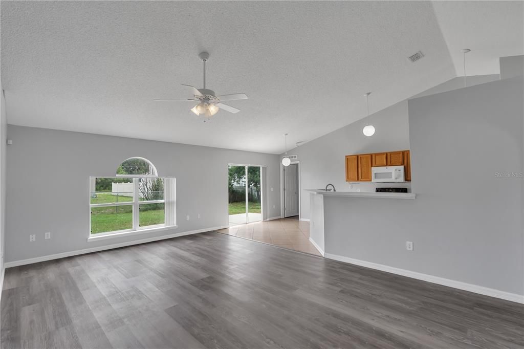 For Sale: $220,000 (3 beds, 2 baths, 1615 Square Feet)