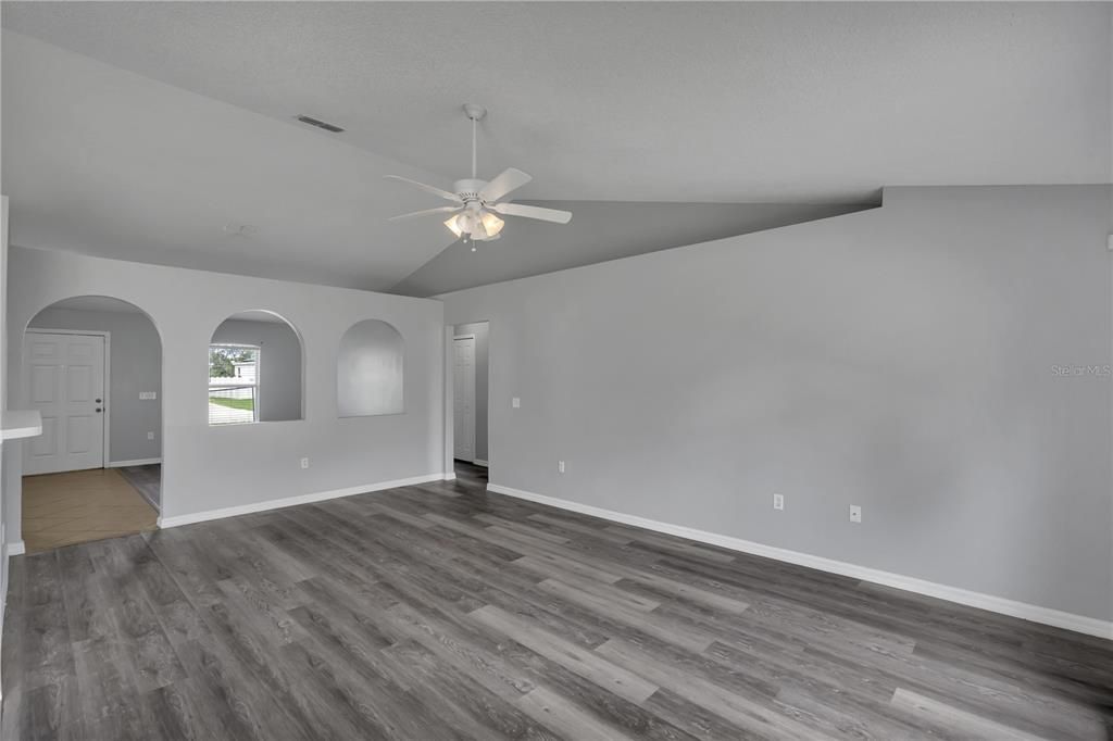 For Sale: $220,000 (3 beds, 2 baths, 1615 Square Feet)