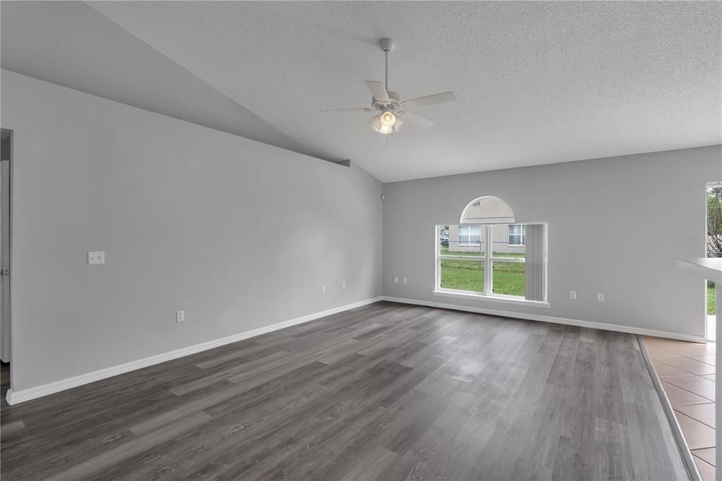 For Sale: $220,000 (3 beds, 2 baths, 1615 Square Feet)