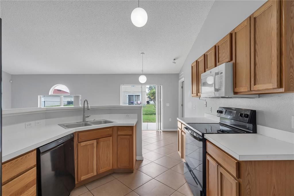 For Sale: $220,000 (3 beds, 2 baths, 1615 Square Feet)