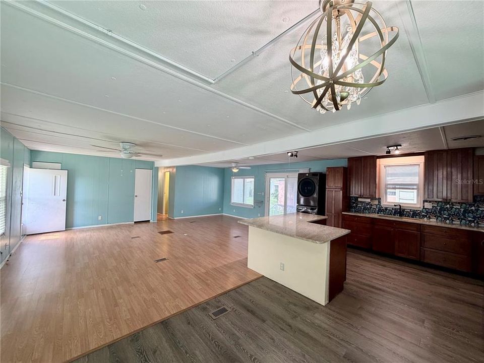 For Sale: $129,900 (3 beds, 2 baths, 1368 Square Feet)