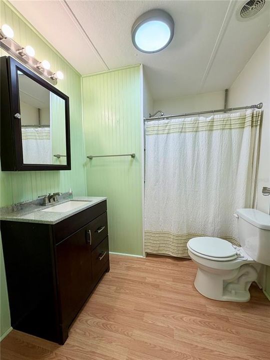 For Sale: $129,900 (3 beds, 2 baths, 1368 Square Feet)