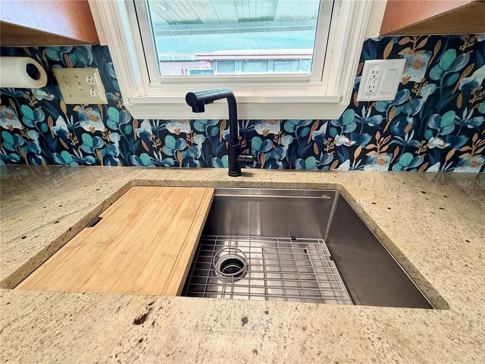 For Sale: $129,900 (3 beds, 2 baths, 1368 Square Feet)