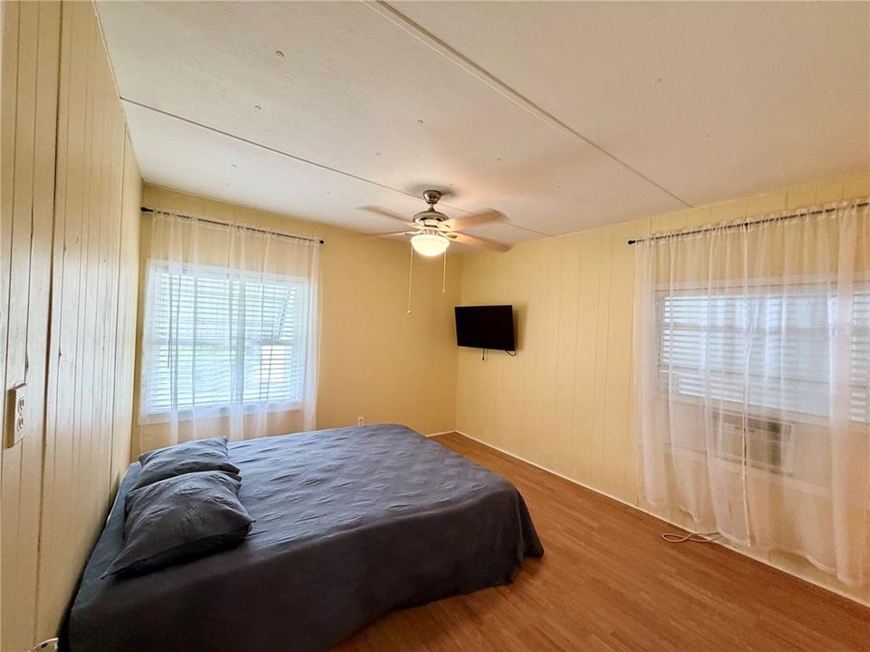 For Sale: $129,900 (3 beds, 2 baths, 1368 Square Feet)