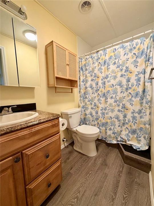 For Sale: $129,900 (3 beds, 2 baths, 1368 Square Feet)
