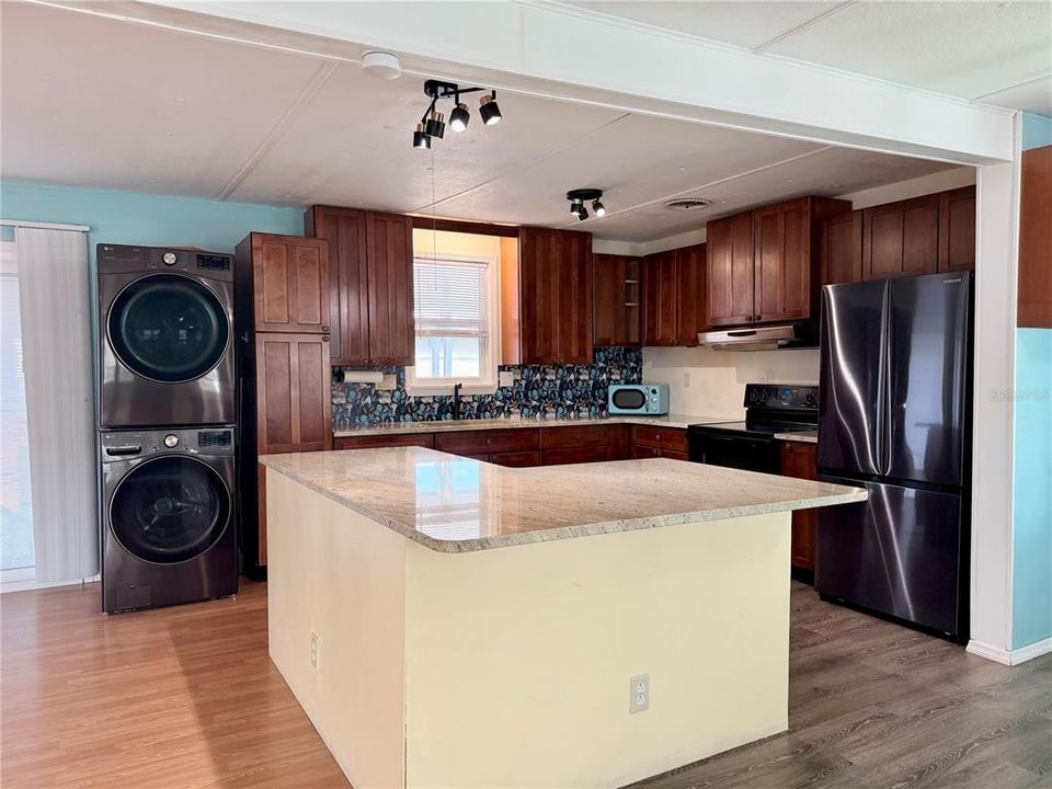 For Sale: $129,900 (3 beds, 2 baths, 1368 Square Feet)
