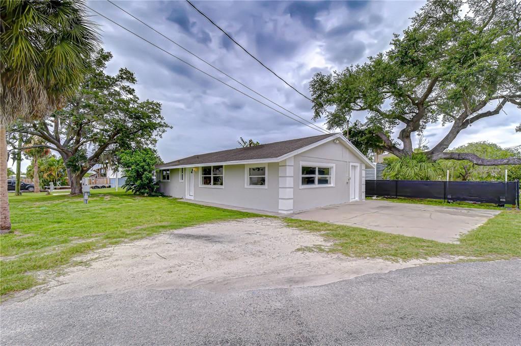 For Sale: $235,000 (2 beds, 2 baths, 1180 Square Feet)