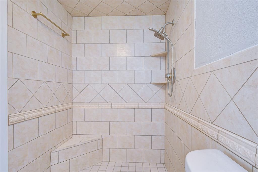 For Sale: $235,000 (2 beds, 2 baths, 1180 Square Feet)