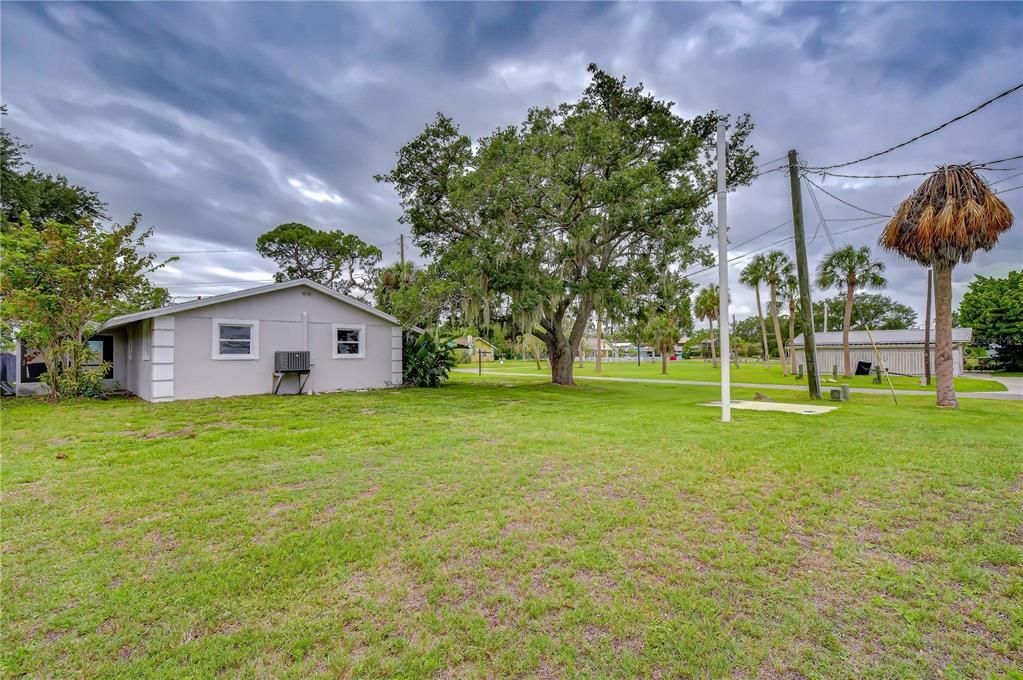For Sale: $235,000 (2 beds, 2 baths, 1180 Square Feet)