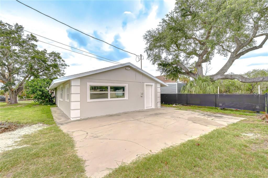 For Sale: $235,000 (2 beds, 2 baths, 1180 Square Feet)