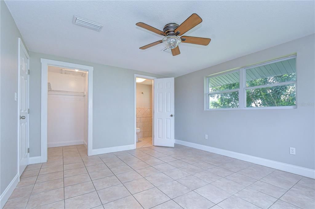 For Sale: $235,000 (2 beds, 2 baths, 1180 Square Feet)