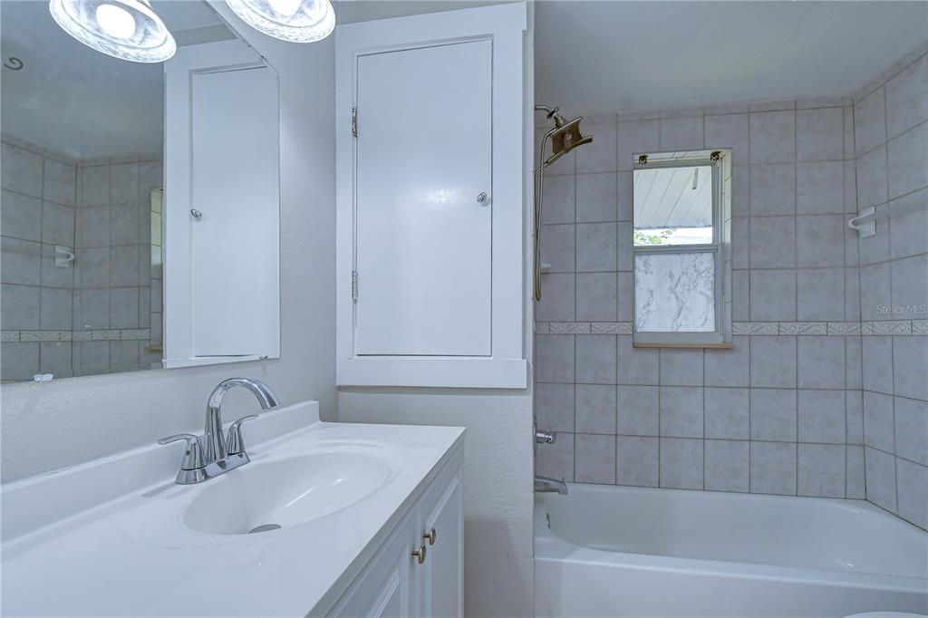 For Sale: $235,000 (2 beds, 2 baths, 1180 Square Feet)