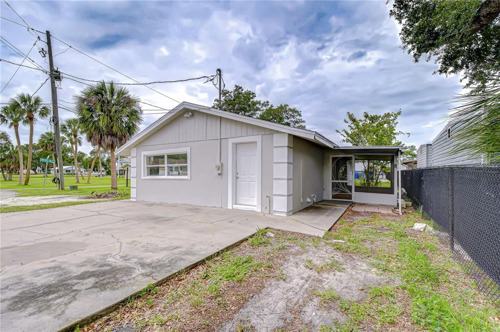 For Sale: $235,000 (2 beds, 2 baths, 1180 Square Feet)