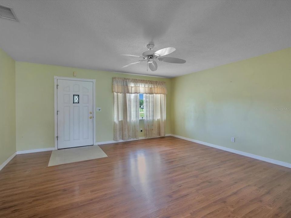 En Venta: $339,000 (3 camas, 2 baños, 1594 Pies cuadrados)