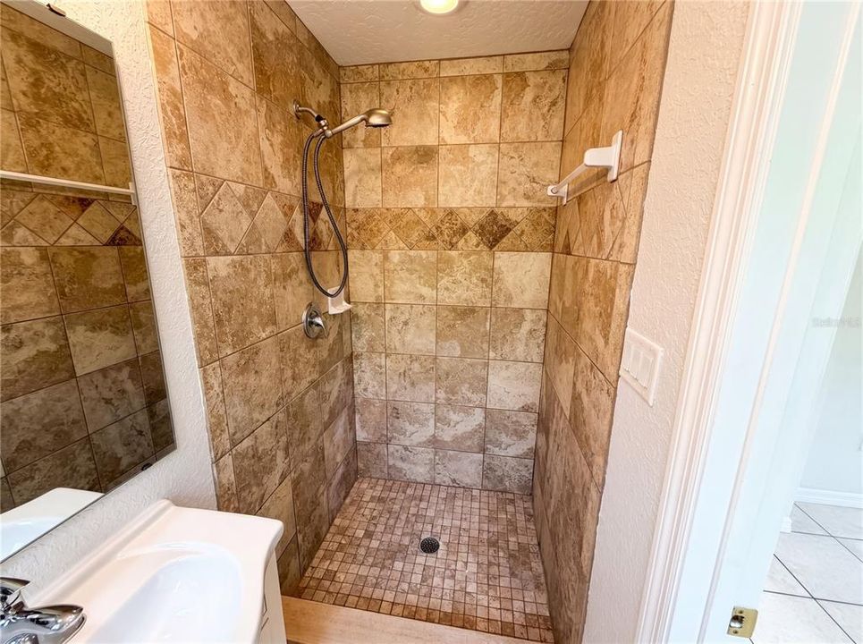 For Sale: $221,000 (3 beds, 2 baths, 1036 Square Feet)