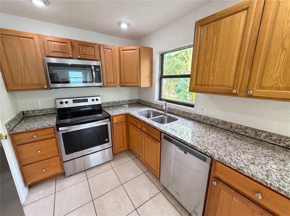 For Sale: $221,000 (3 beds, 2 baths, 1036 Square Feet)