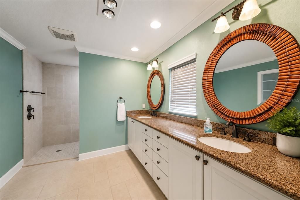 For Sale: $3,590,000 (7 beds, 5 baths, 5609 Square Feet)