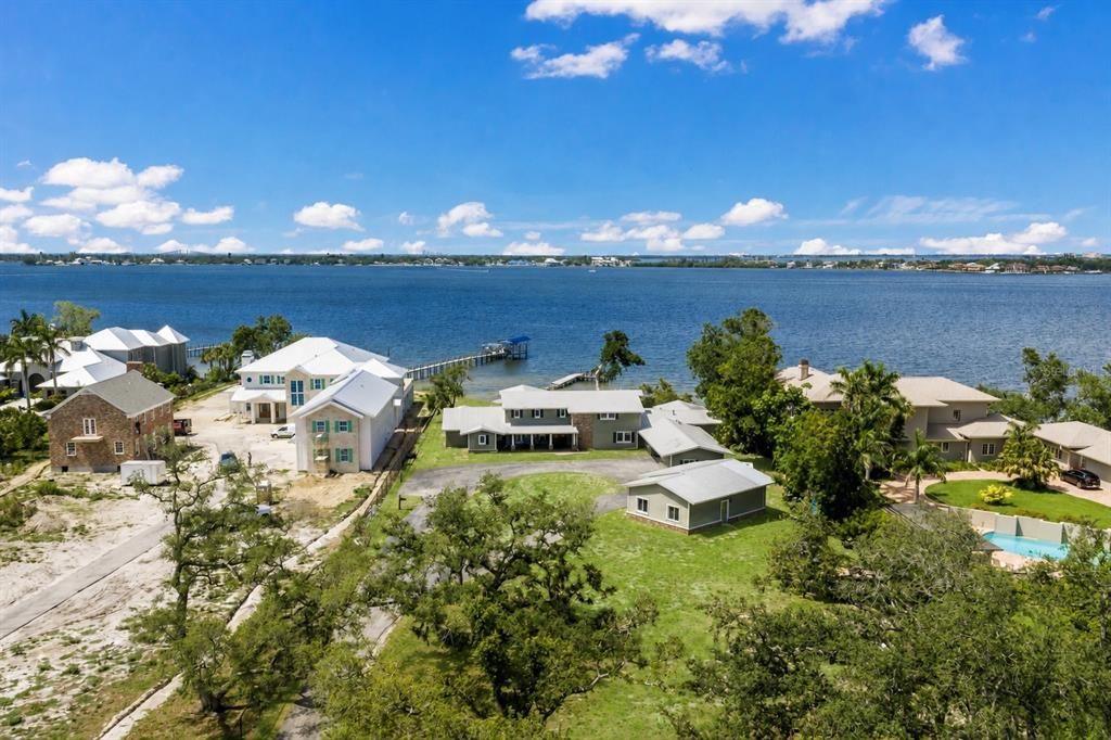 For Sale: $3,590,000 (7 beds, 5 baths, 5609 Square Feet)