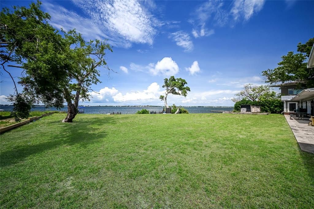 For Sale: $3,590,000 (7 beds, 5 baths, 5609 Square Feet)