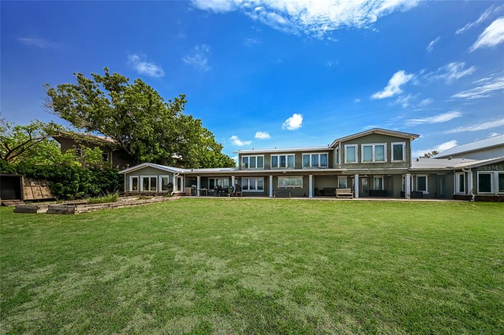 For Sale: $3,590,000 (7 beds, 5 baths, 5609 Square Feet)