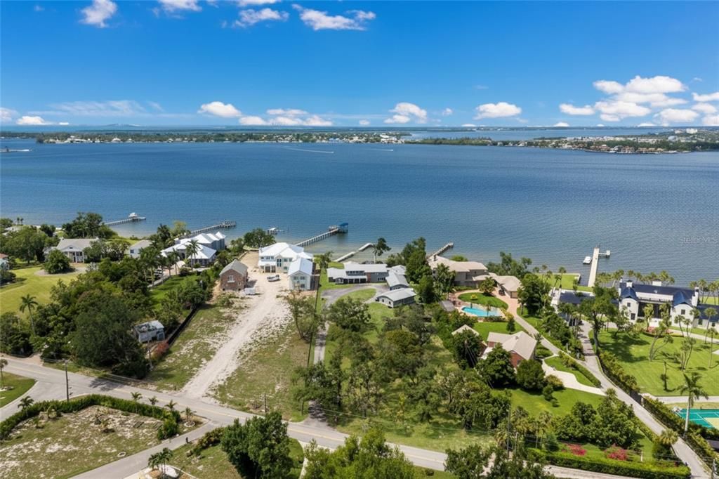 For Sale: $3,590,000 (7 beds, 5 baths, 5609 Square Feet)