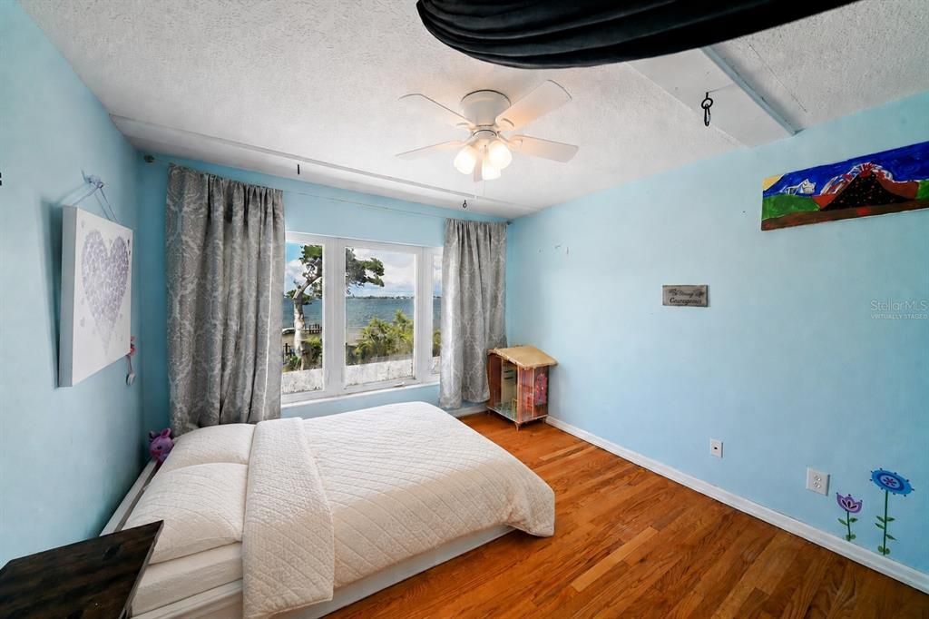 For Sale: $3,590,000 (7 beds, 5 baths, 5609 Square Feet)