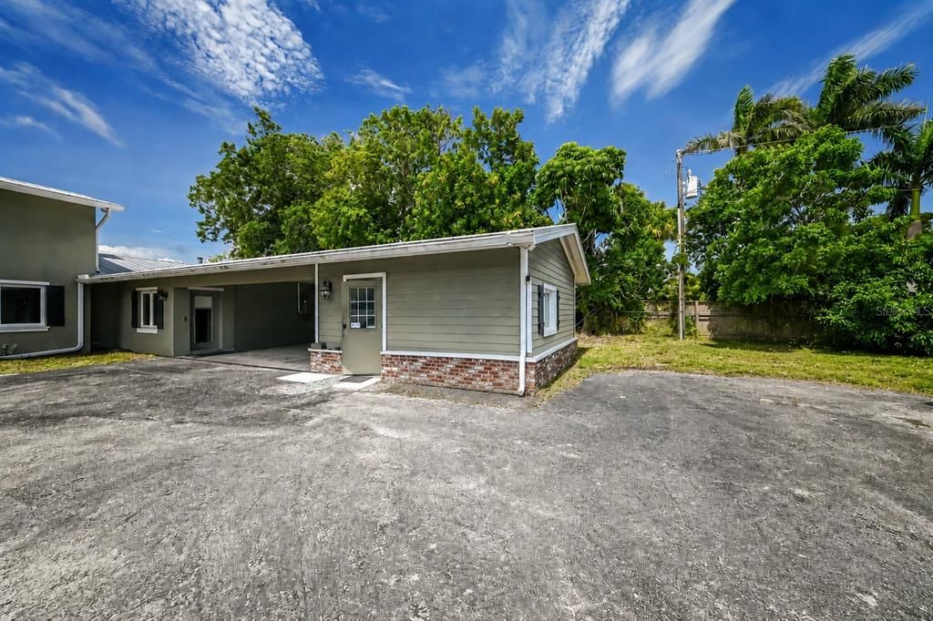 For Sale: $3,590,000 (7 beds, 5 baths, 5609 Square Feet)