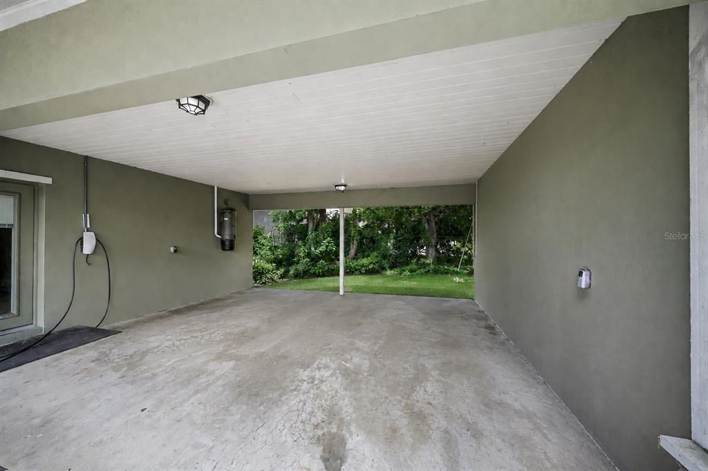 For Sale: $3,590,000 (7 beds, 5 baths, 5609 Square Feet)