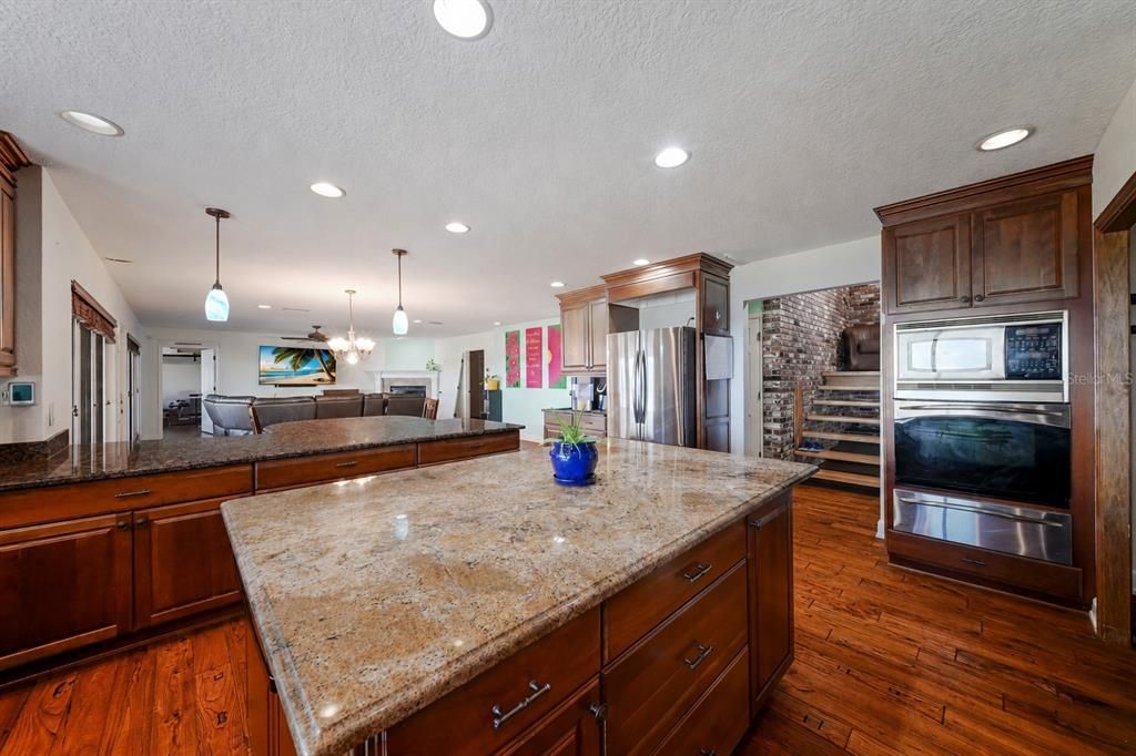 For Sale: $3,590,000 (7 beds, 5 baths, 5609 Square Feet)