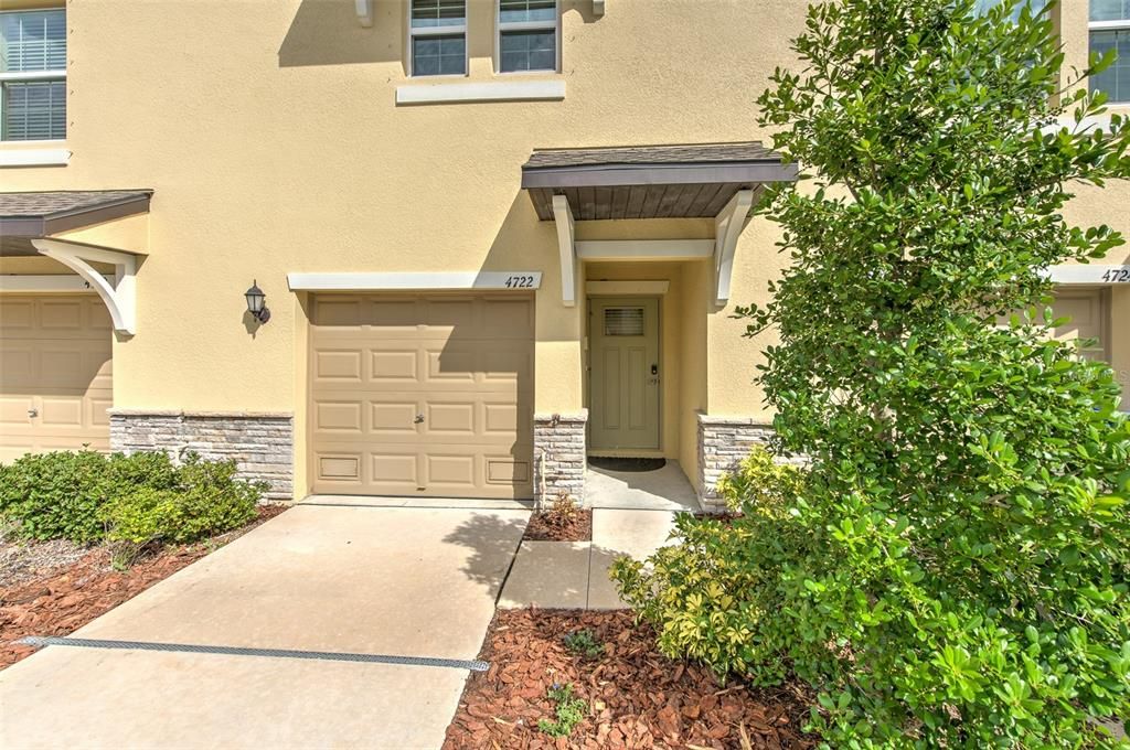 For Sale: $359,900 (2 beds, 2 baths, 1569 Square Feet)